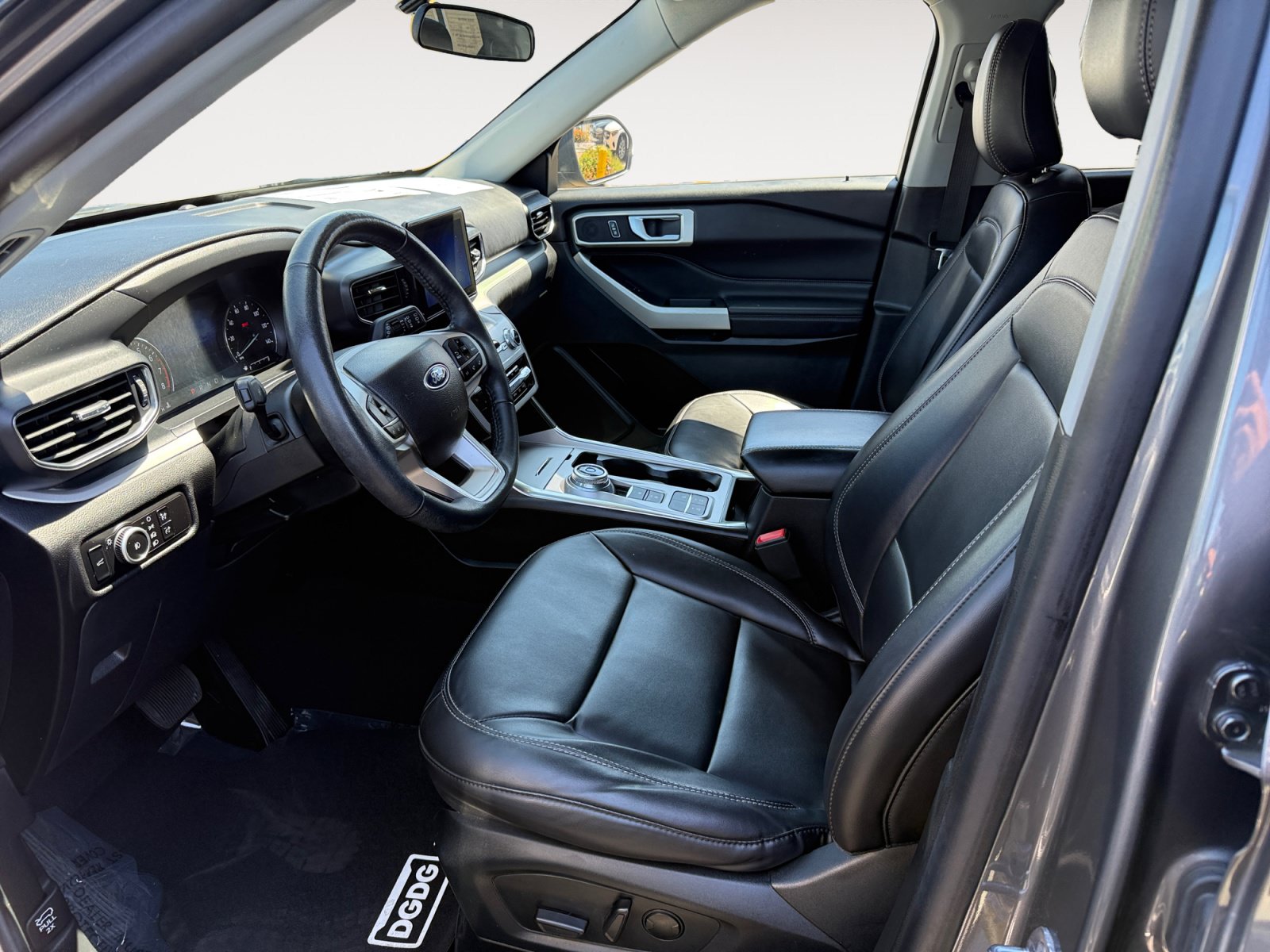 Certified 2023 Ford Explorer XLT w/ Equipment Group 202A RWD image 10