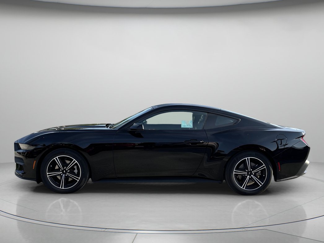 Used 2025 Ford Mustang Coupe RWD image 5