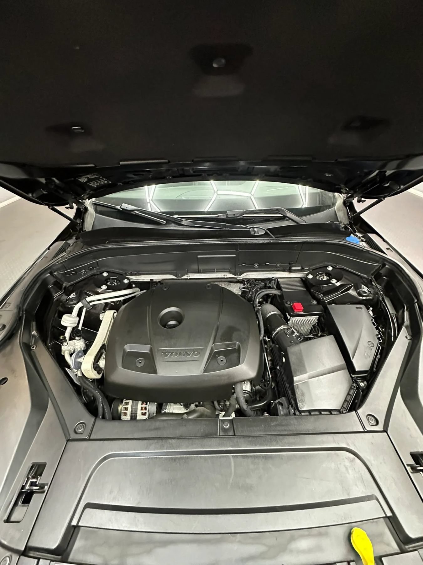 Used 2016 Volvo XC90 T5 R-Design FWD image 34