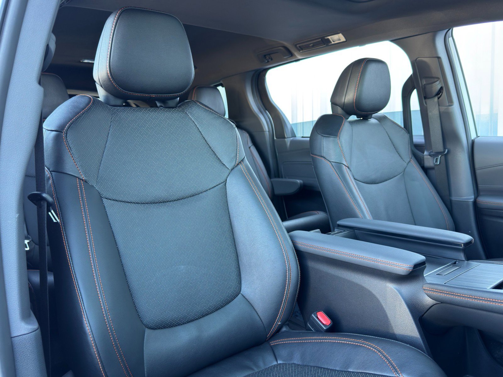 Used 2024 Toyota Sienna XSE w/ XSE Premium Package image 41