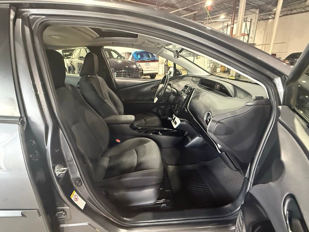 Used 2017 Toyota Prius Three w/ Advanced Technology Package image 11