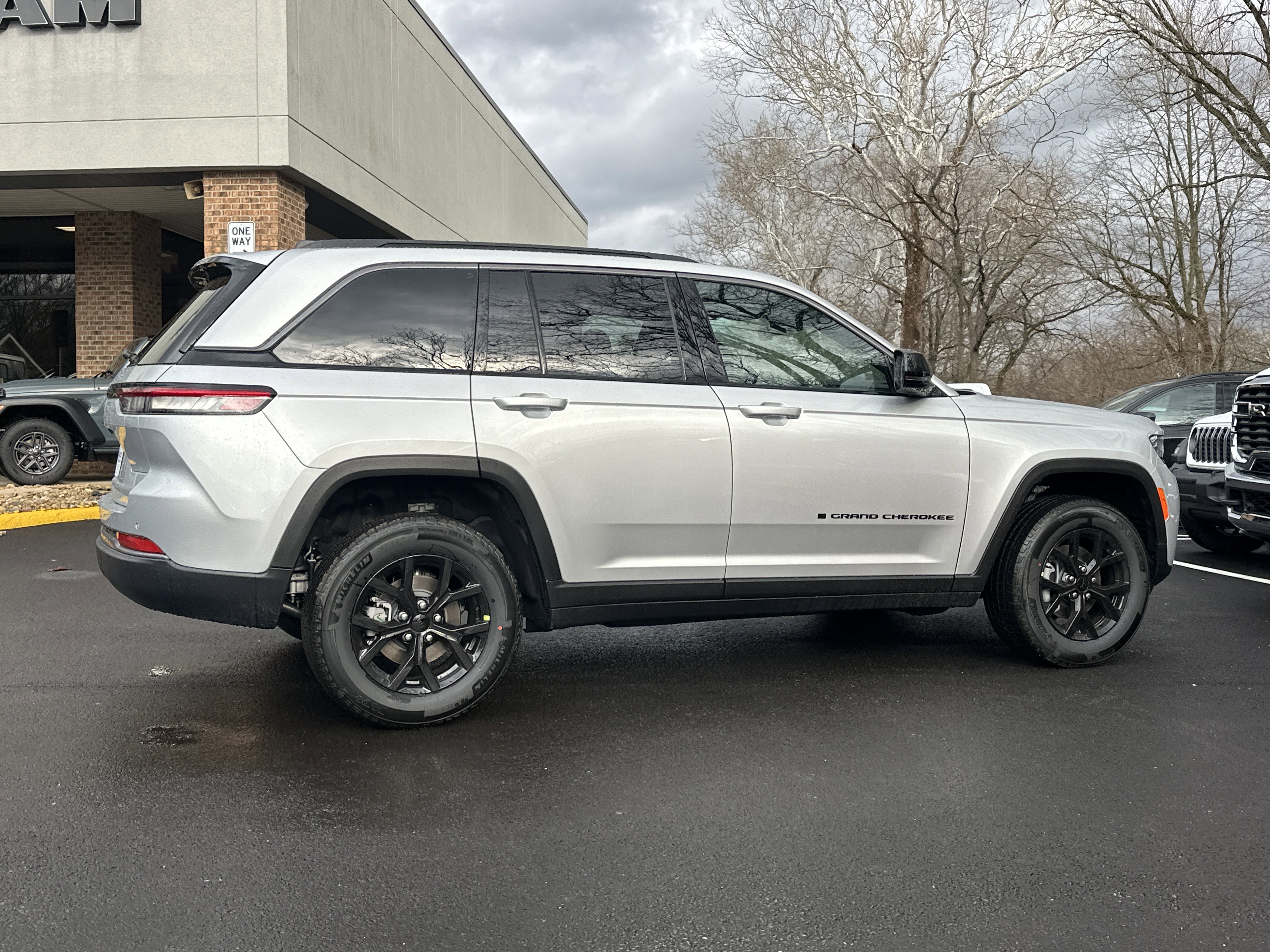 New 2026 Jeep Grand Cherokee Altitude image 19