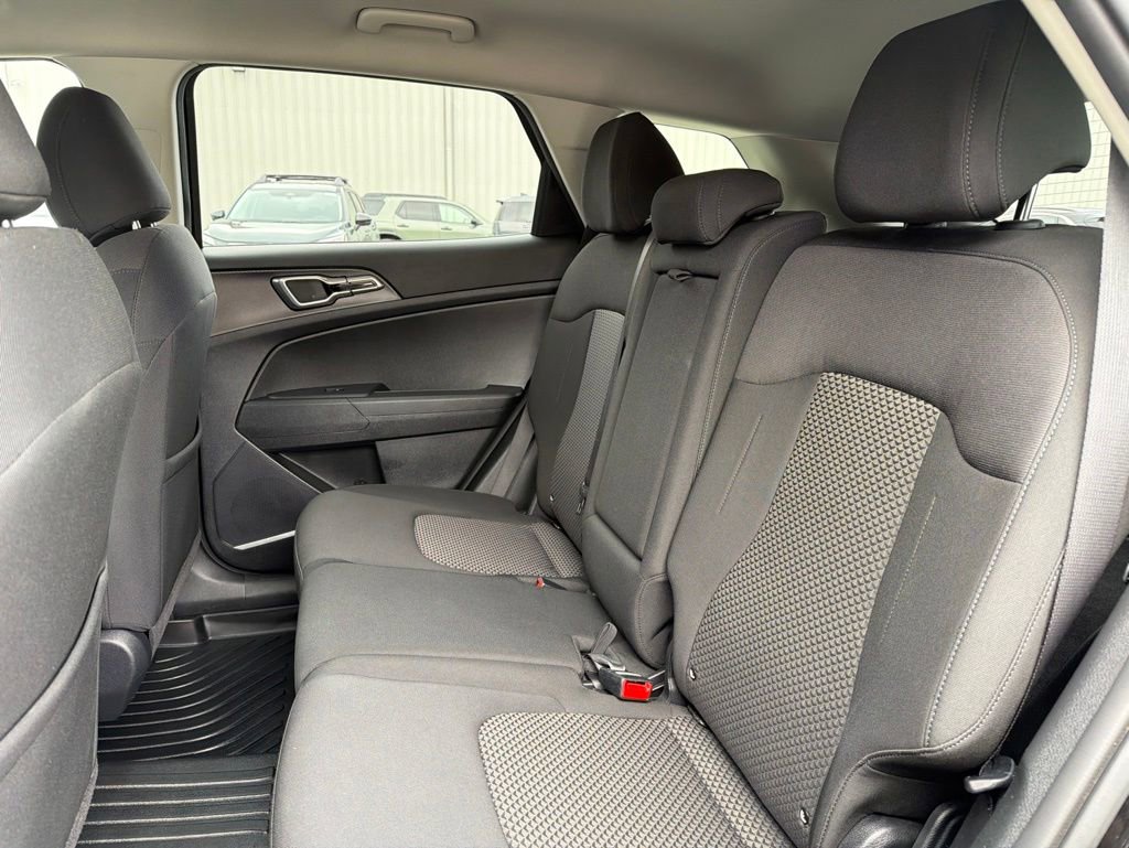Used 2023 Kia Sportage LX FWD image 6