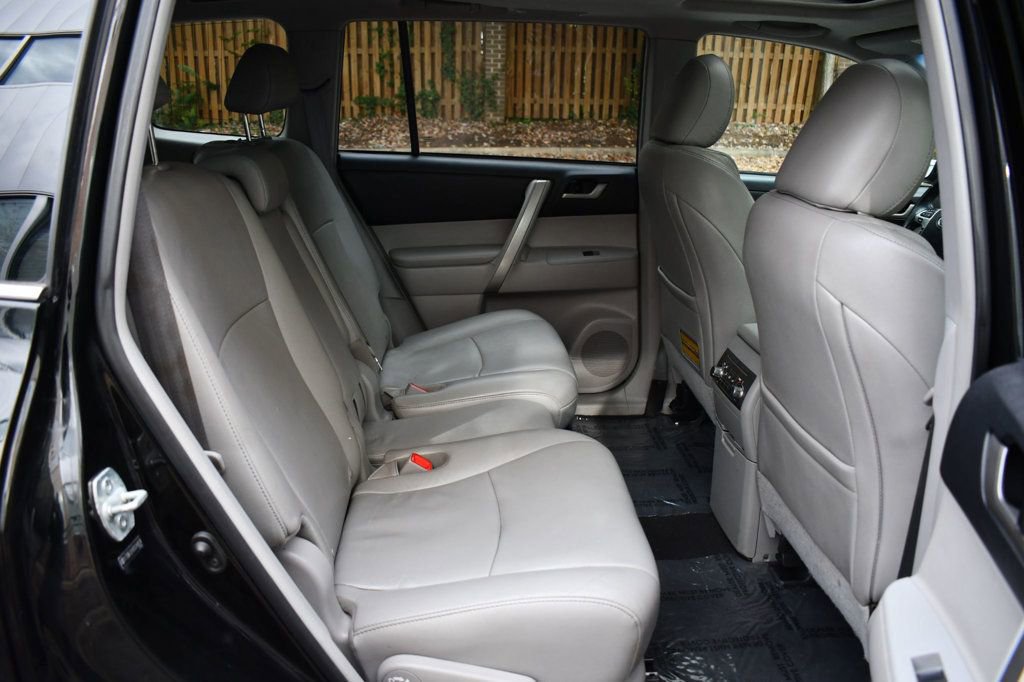 Used 2013 Toyota Highlander SE image 27