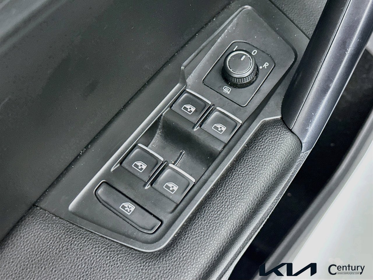 Used 2021 Volkswagen Tiguan SE AWD/4WD image 17