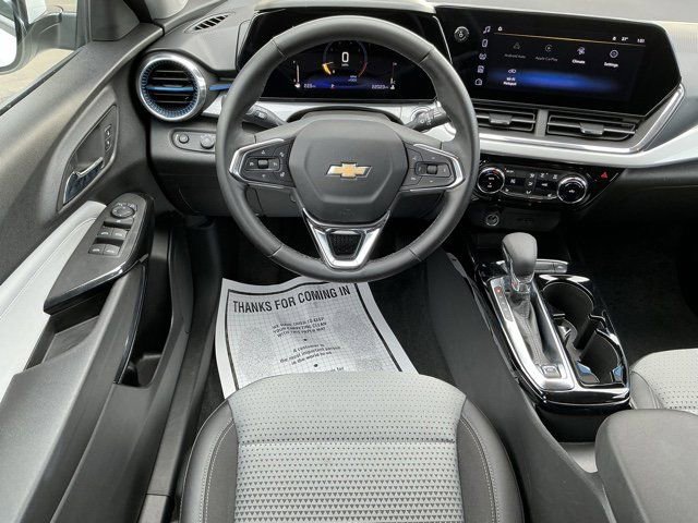 Used 2025 Chevrolet Trax LT w/ LT Convenience Package image 12