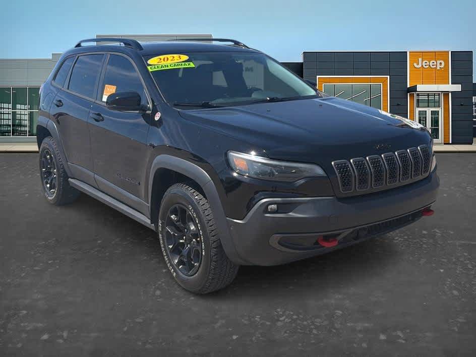Used 2023 Jeep Cherokee Trailhawk w/ Trailer Tow Group AWD/4WD image 1
