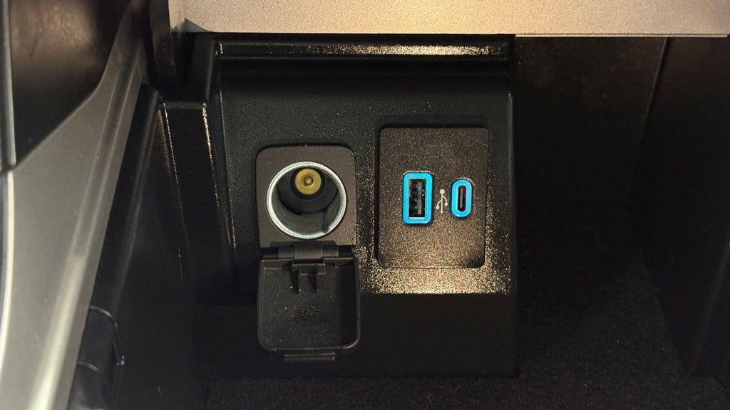 Used 2023 Ford Explorer XLT w/ Equipment Group 202A image 36