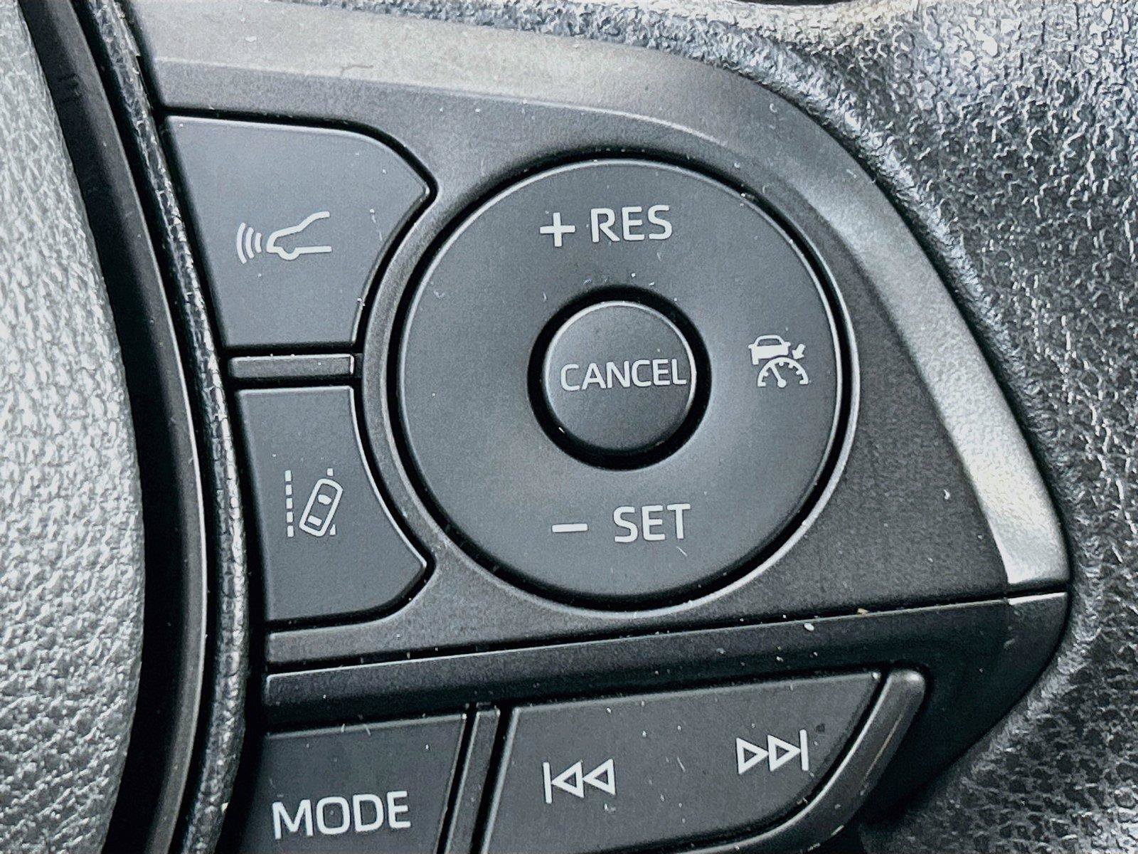 Used 2025 Toyota RAV4 XLE FWD image 38