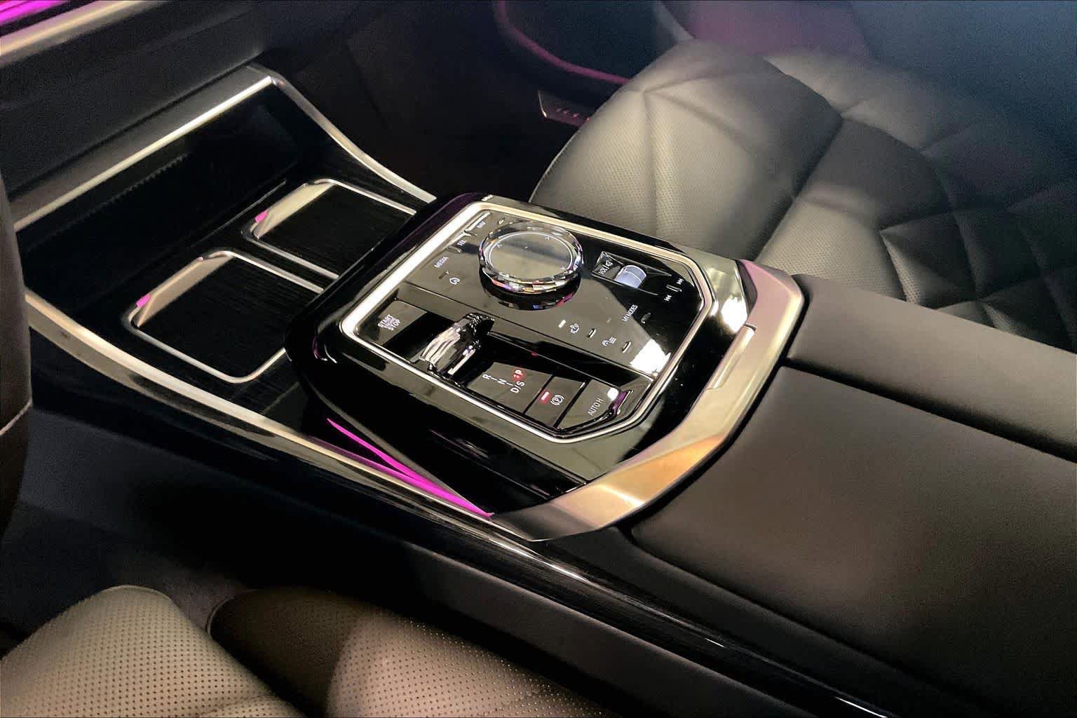 Used 2025 BMW 740i xDrive AWD/4WD image 15