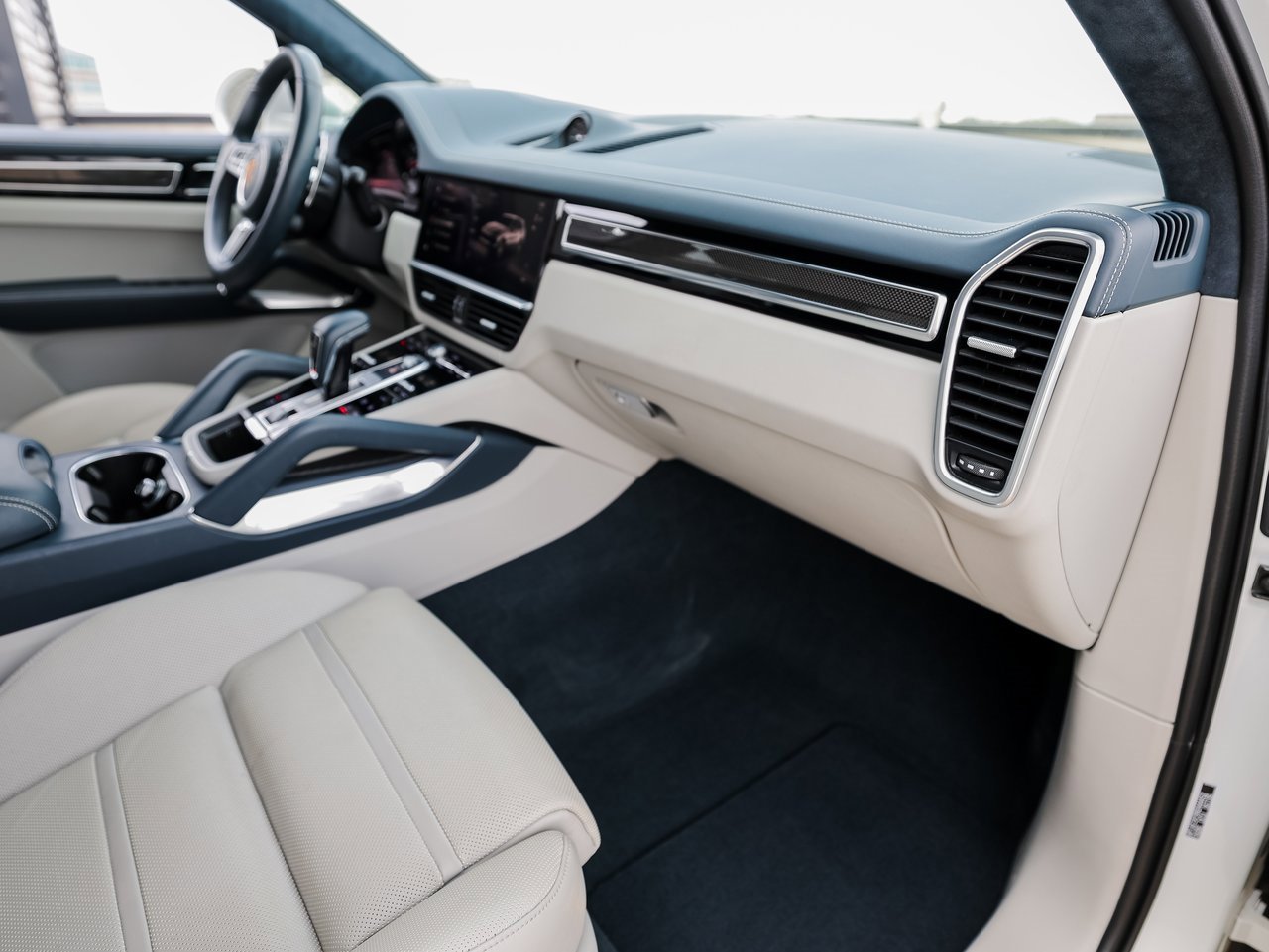 Certified 2022 Porsche Cayenne Turbo image 27