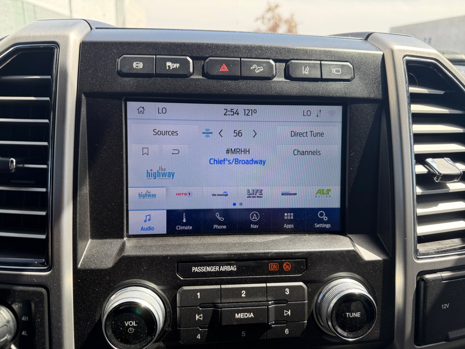 Used 2020 Ford F250 Platinum w/ FX4 Off-Road Package AWD/4WD image 22