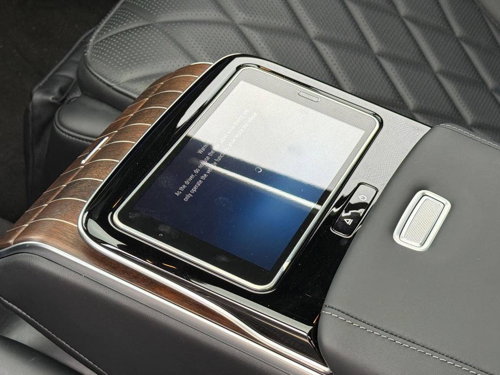 Used 2022 Mercedes-Benz S 580 4MATIC Sedan w/ Rear Seat Package image 19