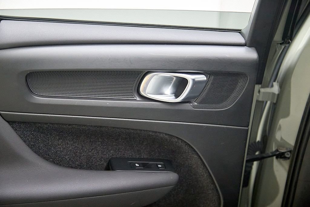 Certified 2023 Volvo XC40 Recharge Ultimate image 20