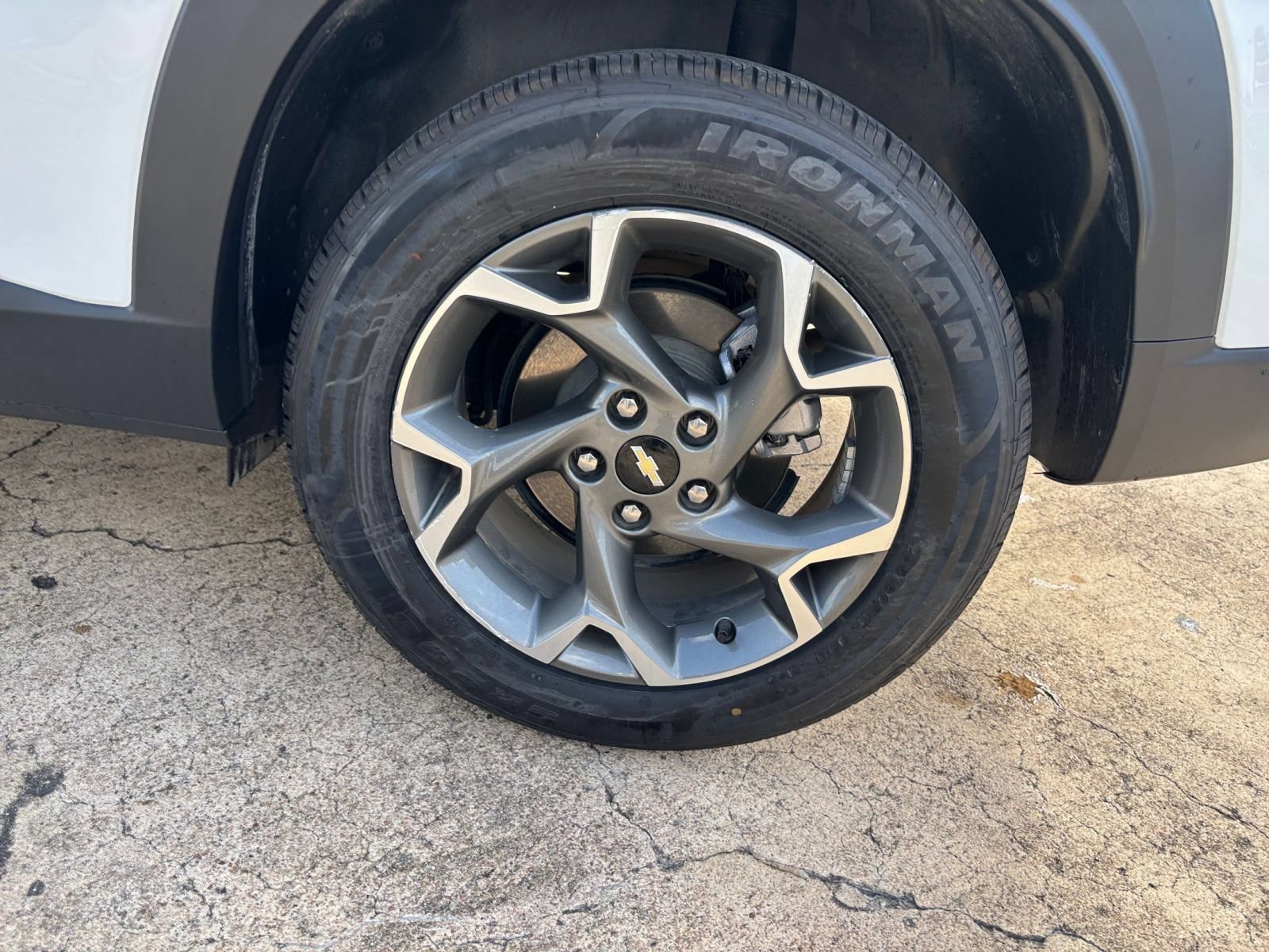 Used 2025 Chevrolet Trax LT FWD image 29