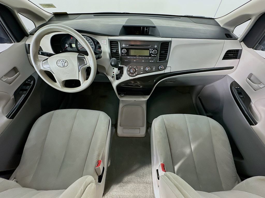 Used 2014 Toyota Sienna L FWD image 10