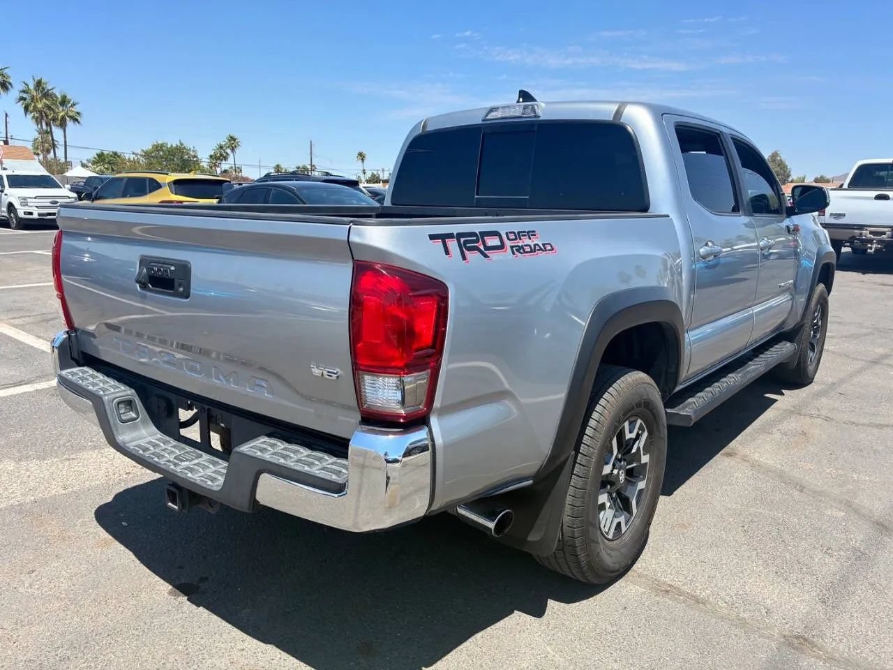 Used 2017 Toyota Tacoma TRD Off-Road w/ Tow Package RWD image 8