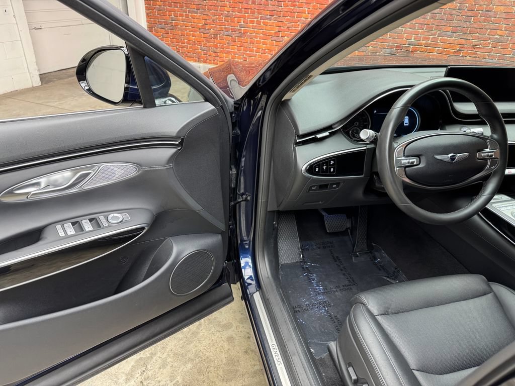 Used 2025 Genesis GV70 2.5T AWD/4WD image 7