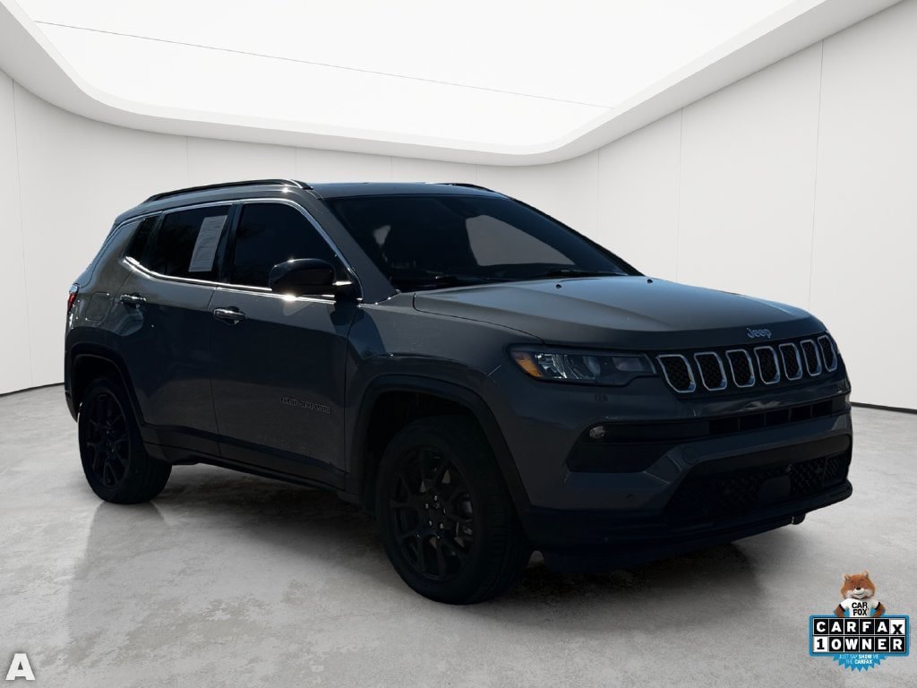 Certified 2023 Jeep Compass Latitude w/ Sun and Sound Group AWD/4WD image 11