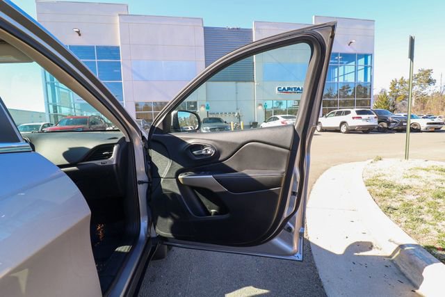 Used 2018 Jeep Cherokee Limited AWD/4WD image 46