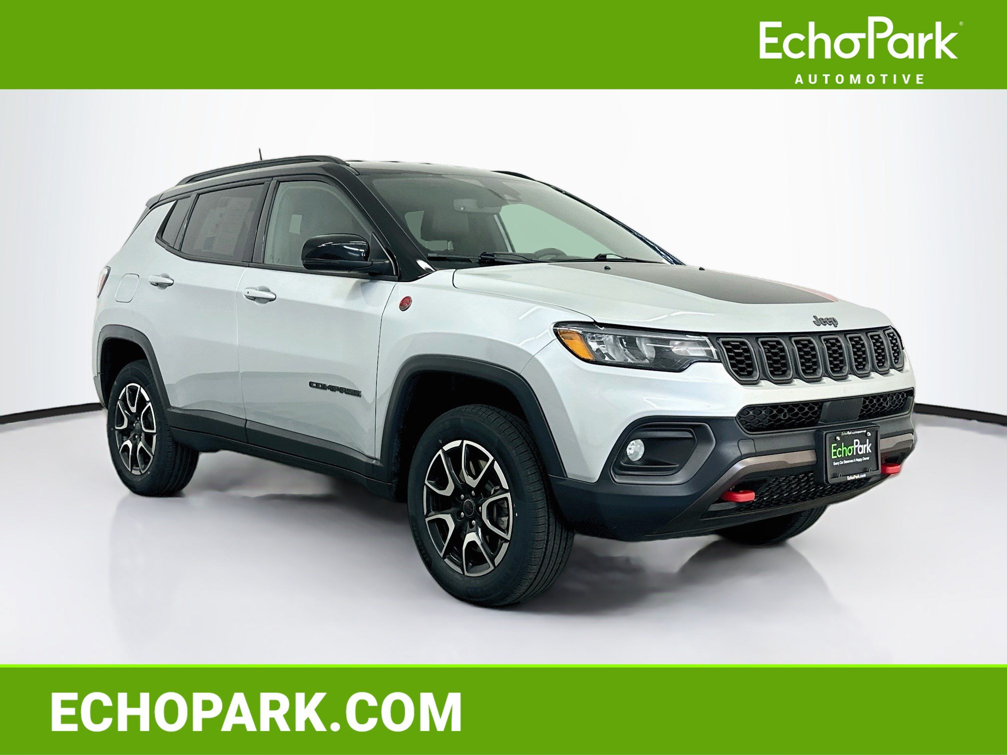 Used 2025 Jeep Compass Trailhawk AWD/4WD image 1