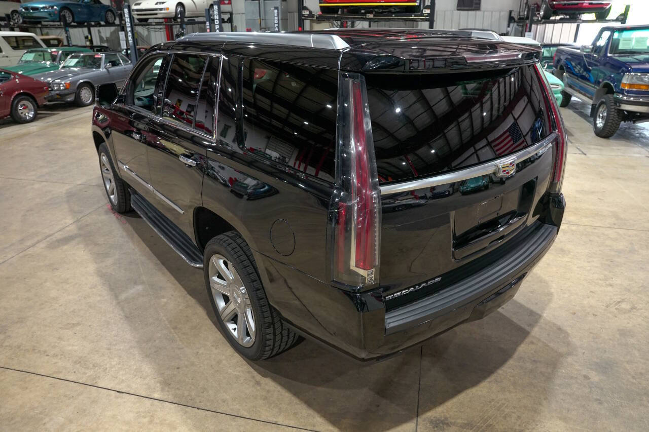 Used 2017 Cadillac Escalade Luxury AWD/4WD image 16