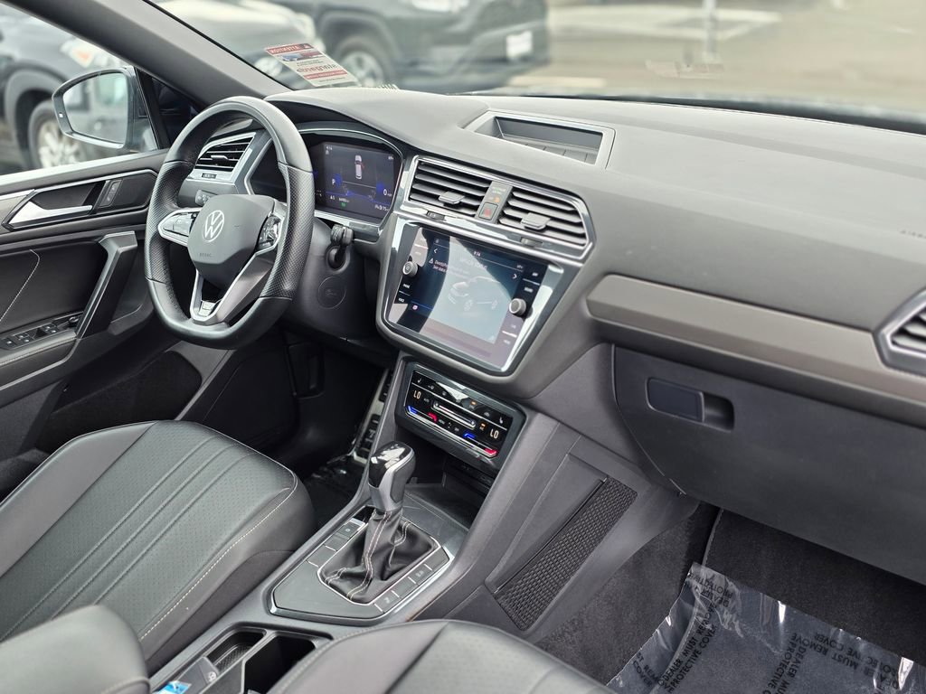 Used 2023 Volkswagen Tiguan SE R-Line image 9