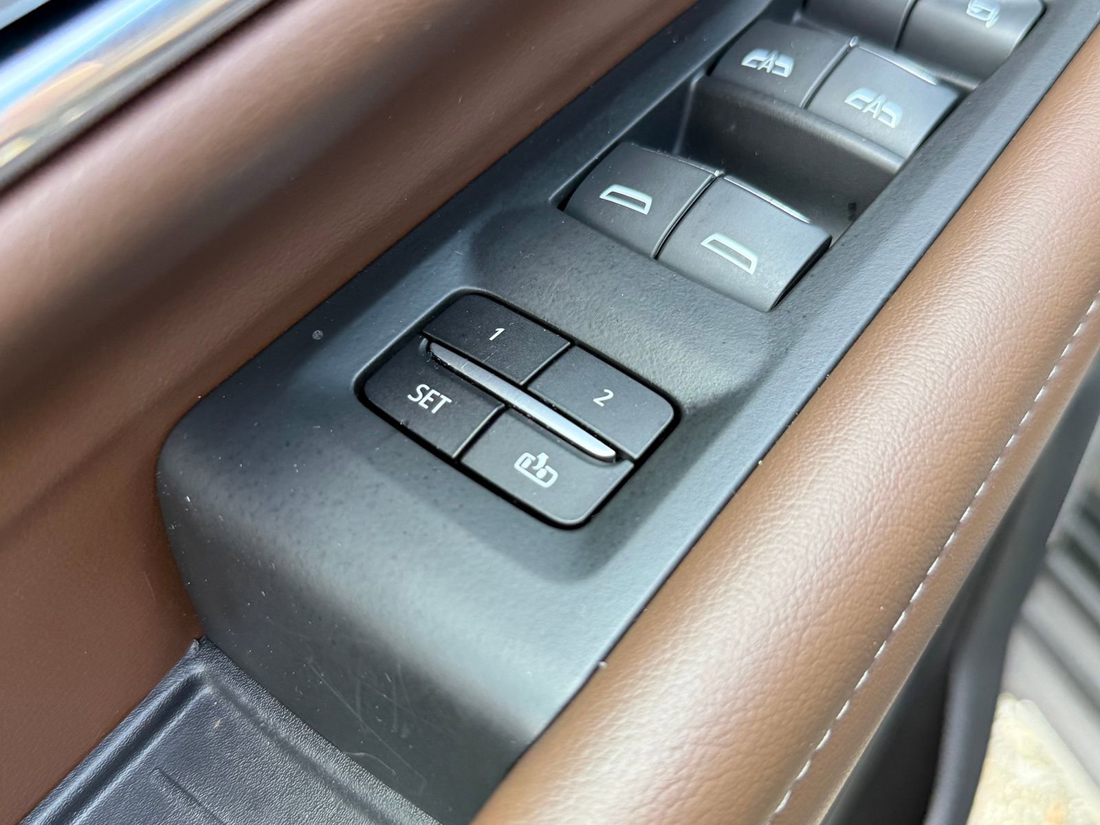 Used 2023 Chevrolet Suburban High Country image 14