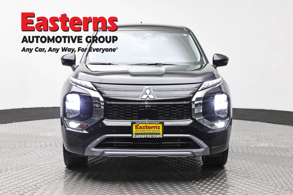 Used 2025 Mitsubishi Outlander SE AWD/4WD image 2