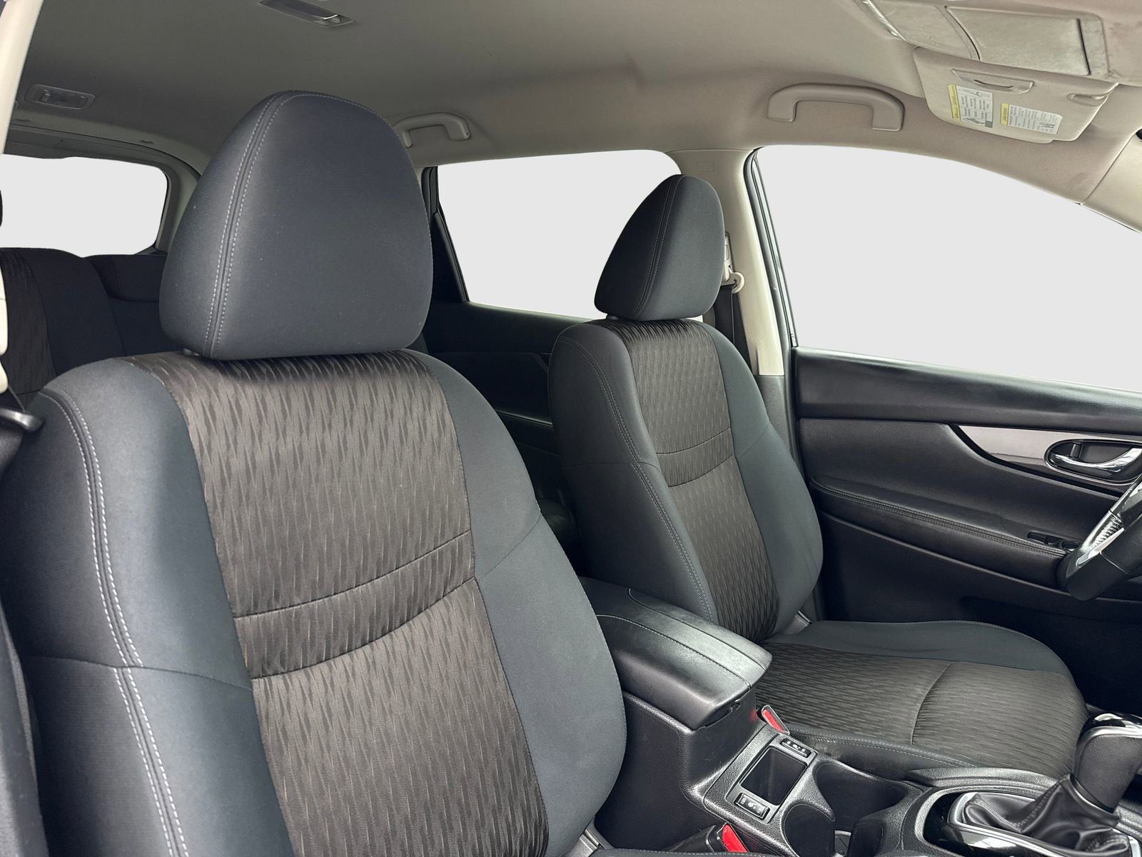 Used 2018 Nissan Rogue SV image 37