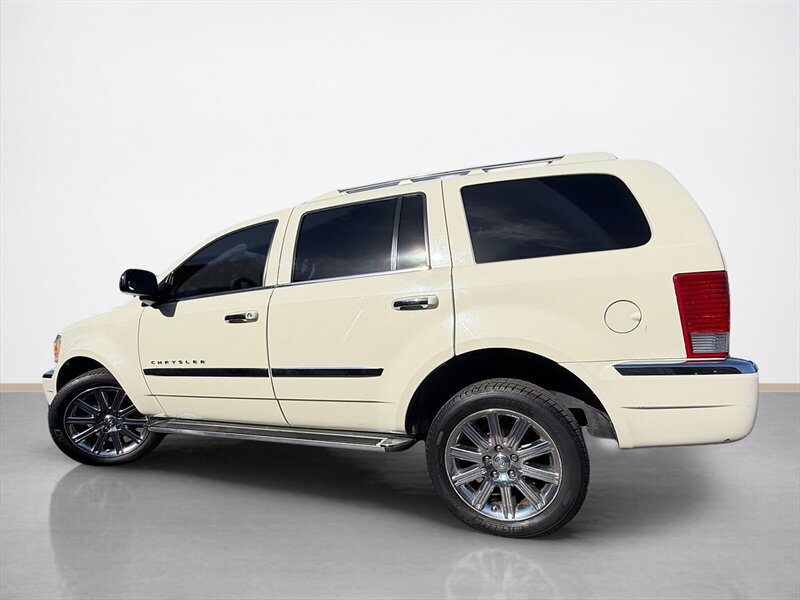 Used 2007 Chrysler Aspen Limited RWD image 7