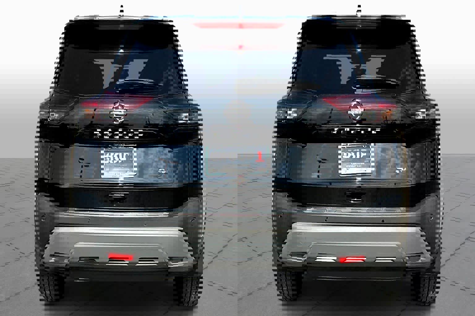 Used 2023 Nissan Rogue SV w/ SV Premium B Package image 4