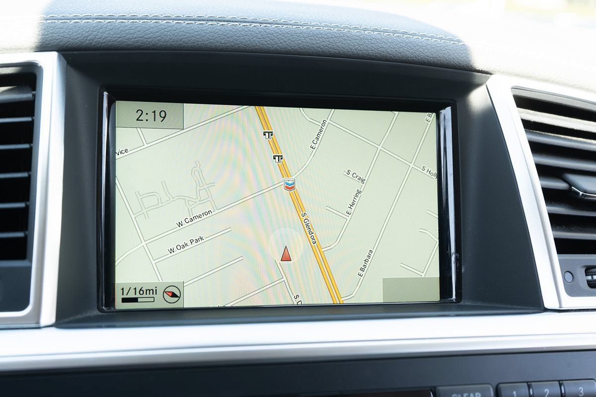 Used 2015 Mercedes-Benz GL 550 4MATIC image 31