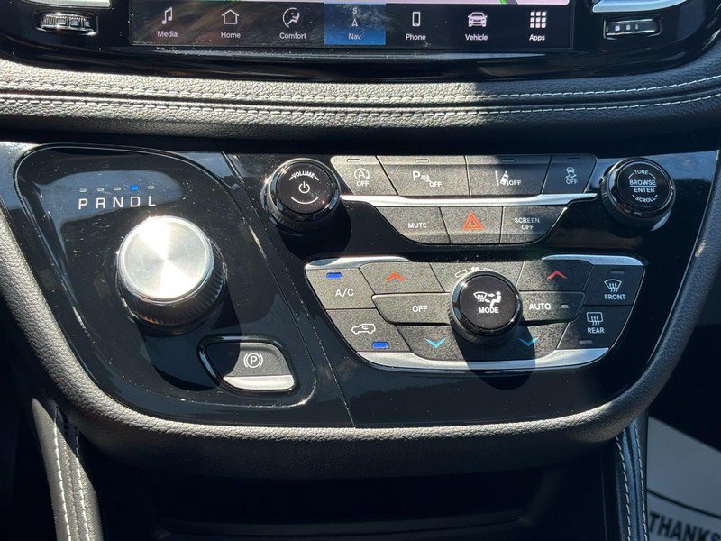 Used 2026 Chrysler Pacifica Limited FWD image 25