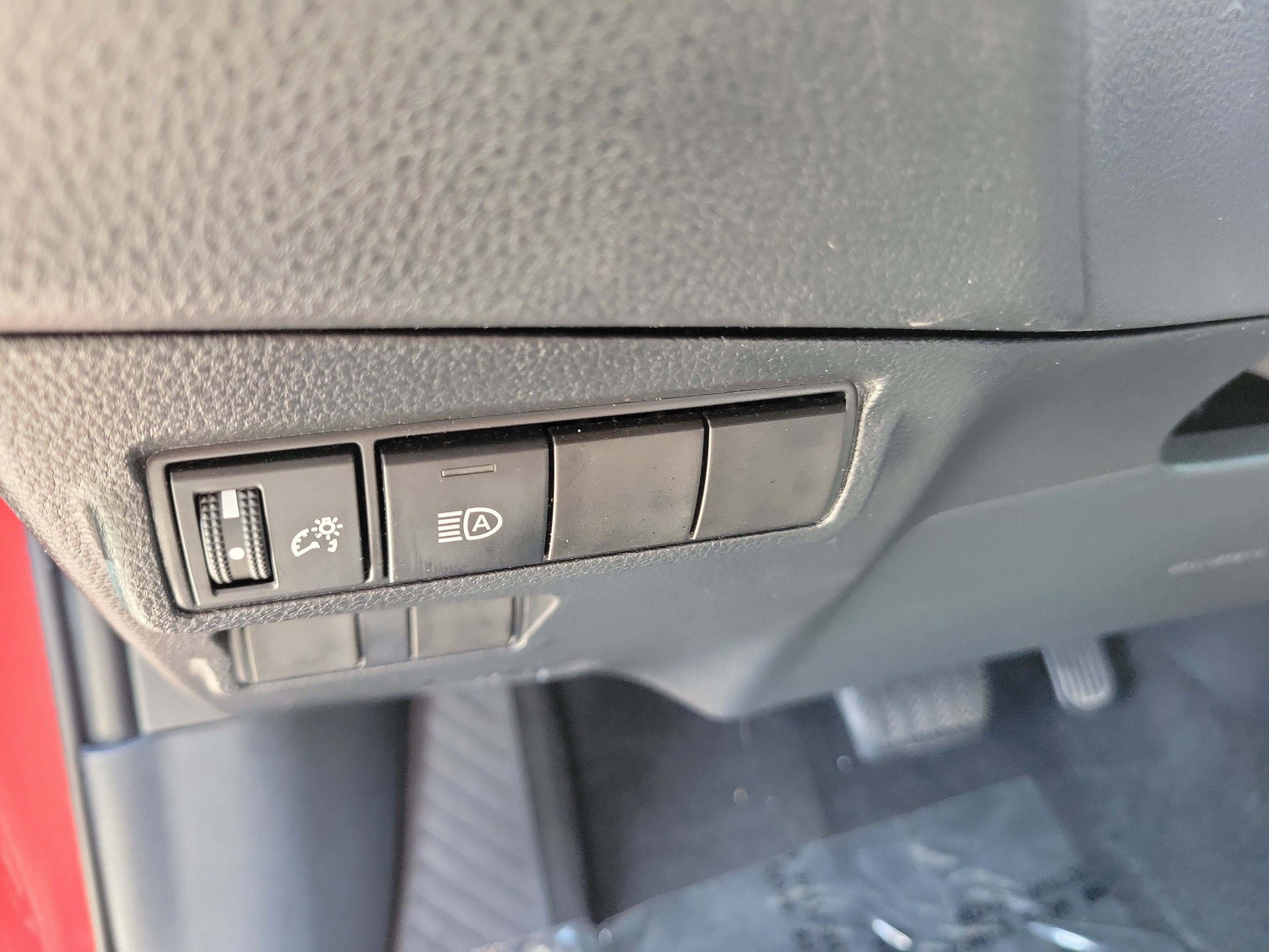 Used 2022 Toyota Corolla Cross XLE FWD image 24