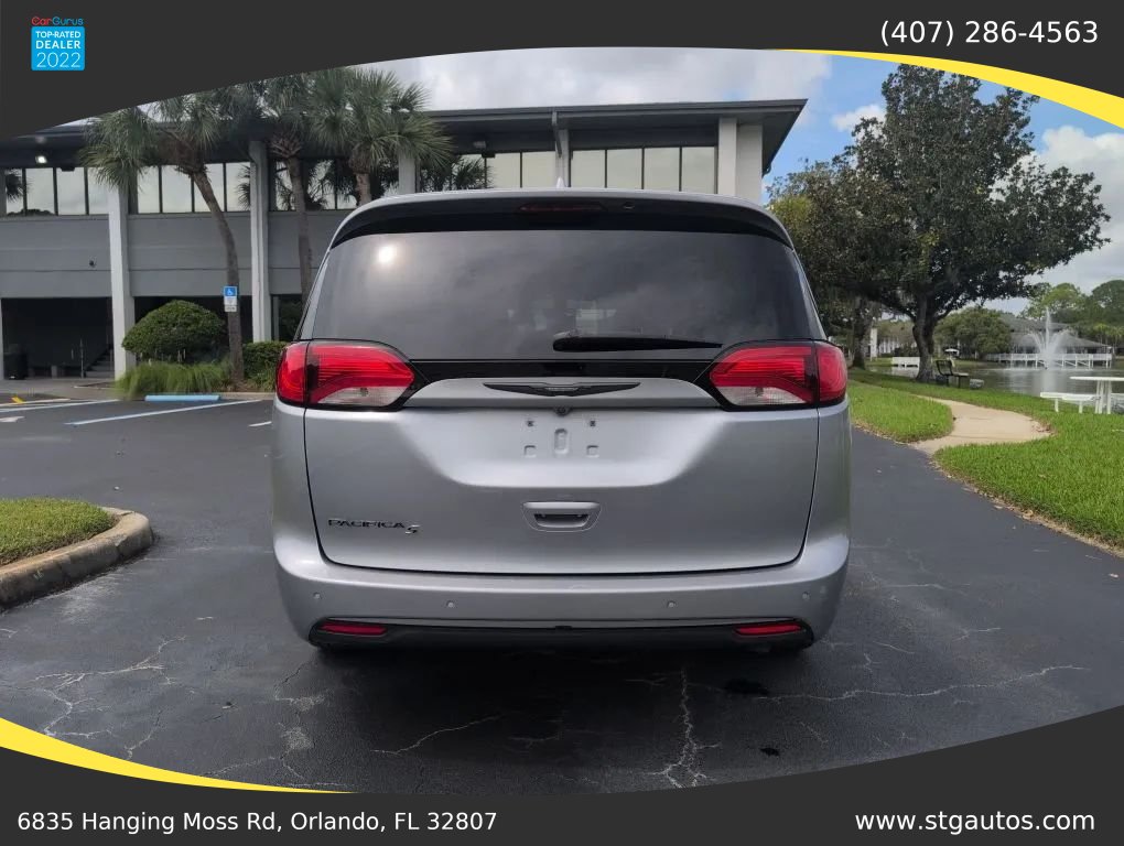 Used 2020 Chrysler Pacifica Touring-L w/ S Appearance Package FWD image 4