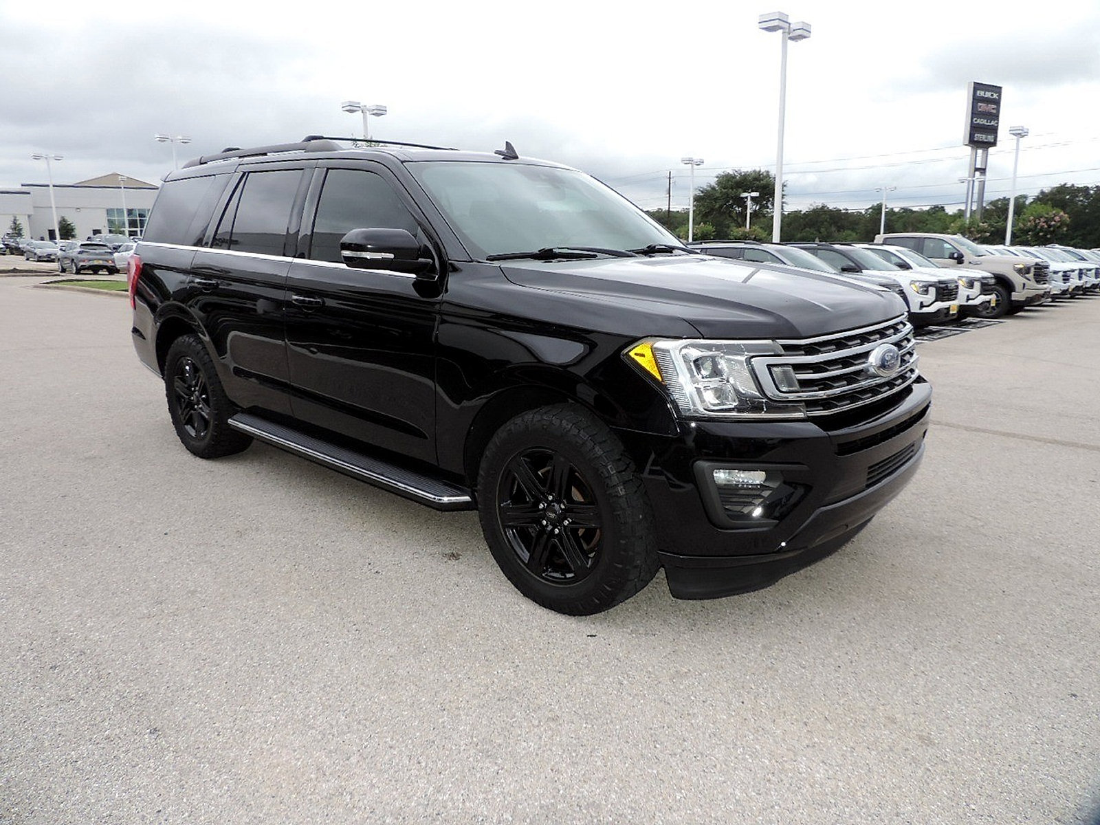 Used 2020 Ford Expedition XLT w/ Equipment Group 202A RWD image 3