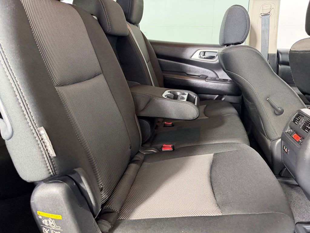 Used 2020 Nissan Pathfinder SV image 28