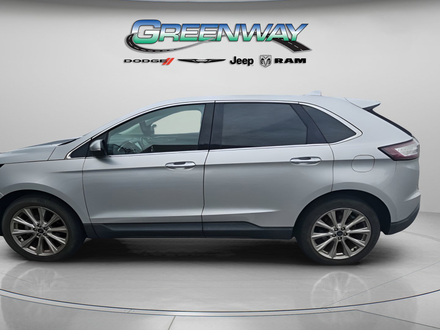 Used 2018 Ford Edge Titanium w/ Equipment Group 301A FWD image 4