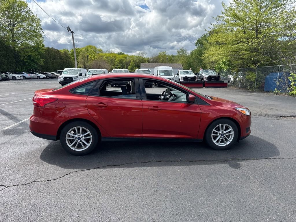 Used 2018 Ford Focus SE FWD image 5