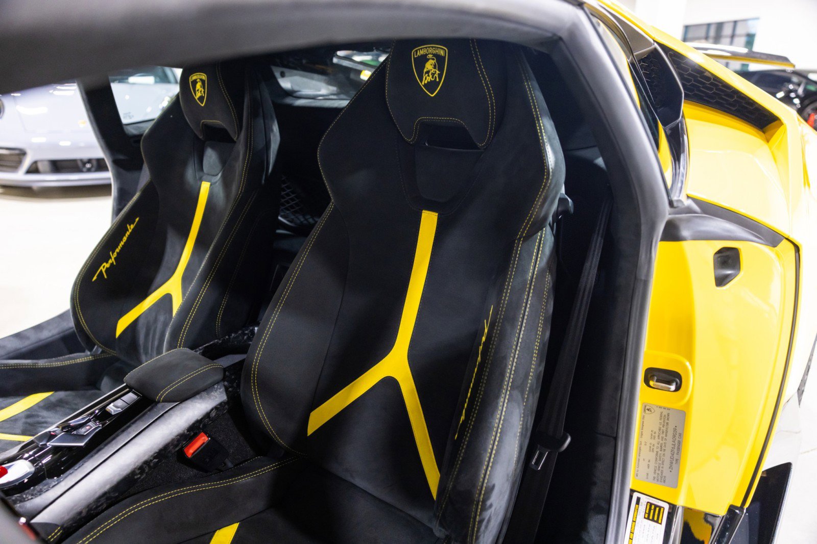 Used 2018 Lamborghini Huracan Performante image 35