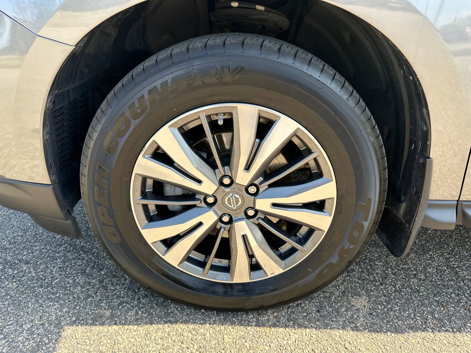 Used 2017 Nissan Pathfinder SV w/ SV Tech Package image 9