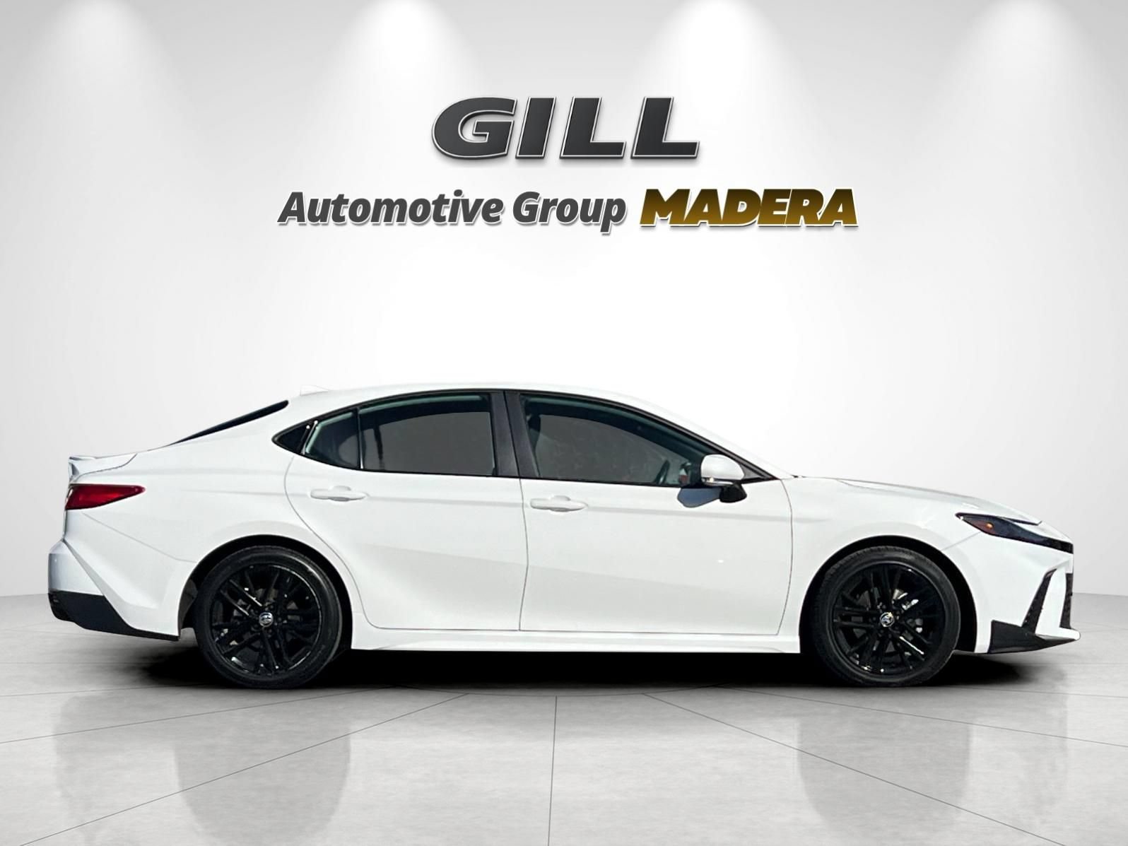 Used 2025 Toyota Camry SE FWD image 2