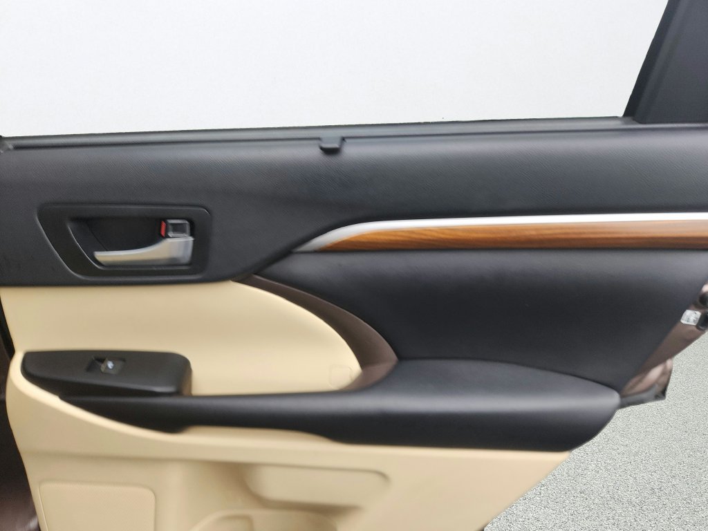 Used 2019 Toyota Highlander Limited AWD/4WD image 29