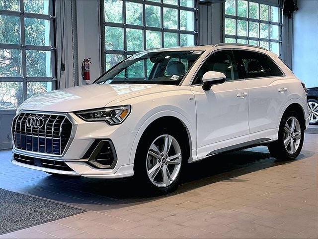 Used 2023 Audi Q3 2.0T Premium w/ Convenience Package AWD/4WD image 2