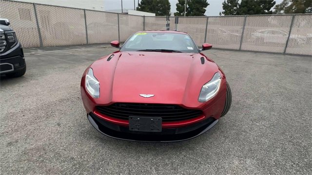 Used 2020 Aston Martin DB11 Coupe image 3