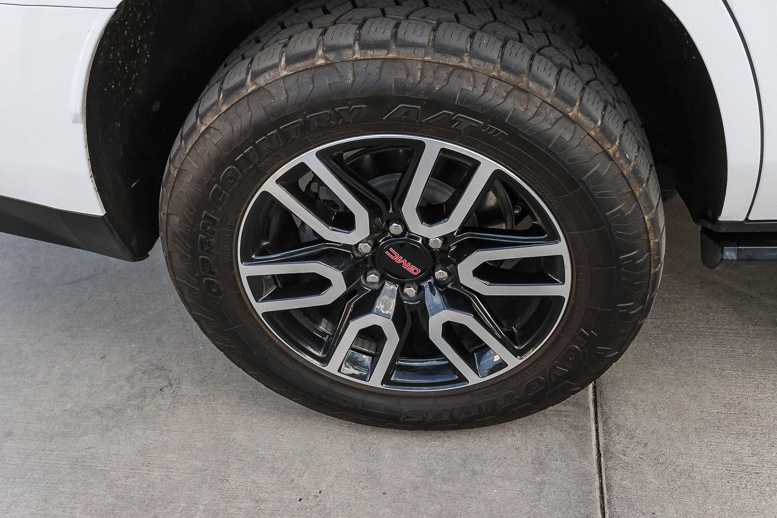 Used 2024 GMC Yukon AT4 w/ AT4 Premium Plus Package AWD/4WD image 14