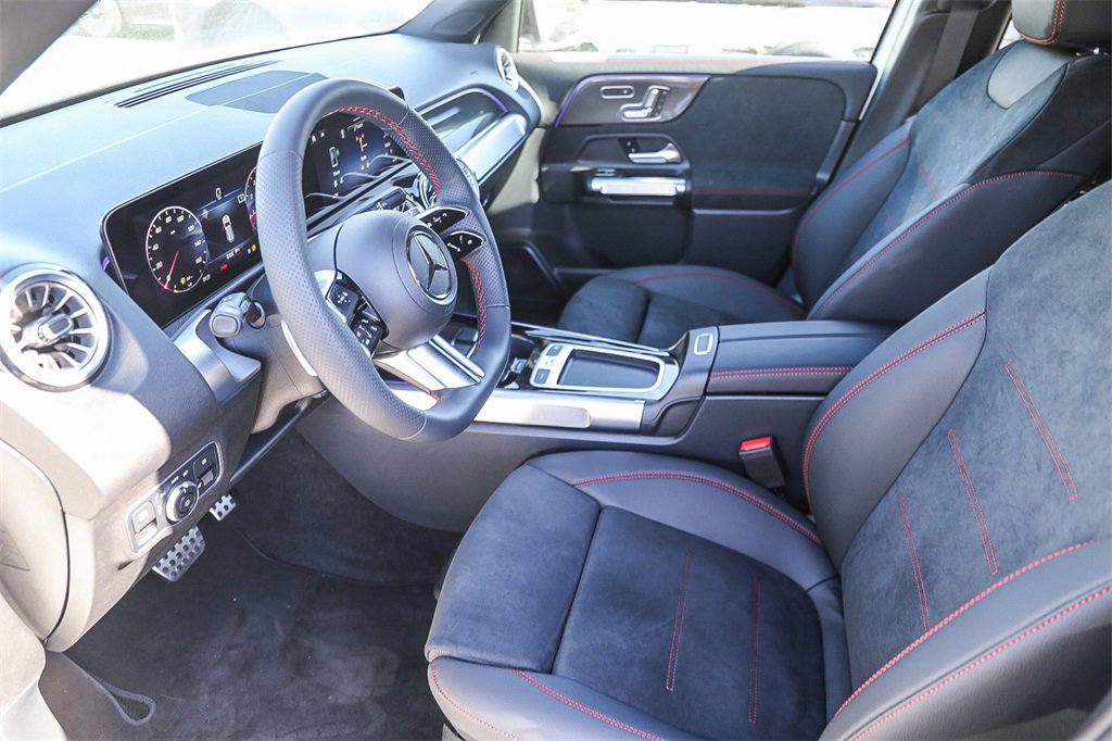 Used 2024 Mercedes-Benz GLB 250 4MATIC image 22