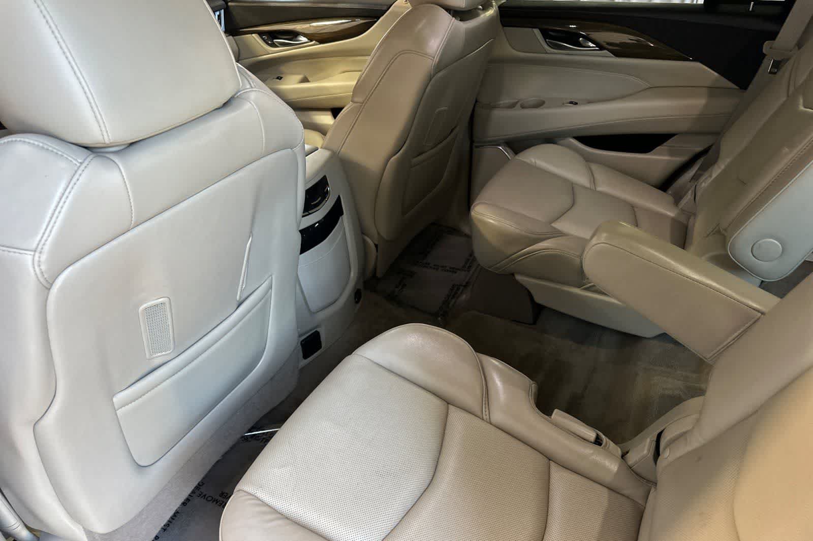 Used 2020 Cadillac Escalade Luxury AWD/4WD image 5