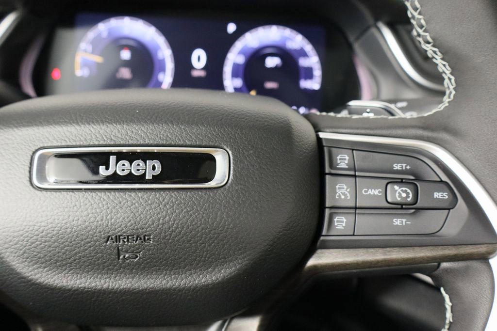 New 2025 Jeep Grand Cherokee Limited image 10